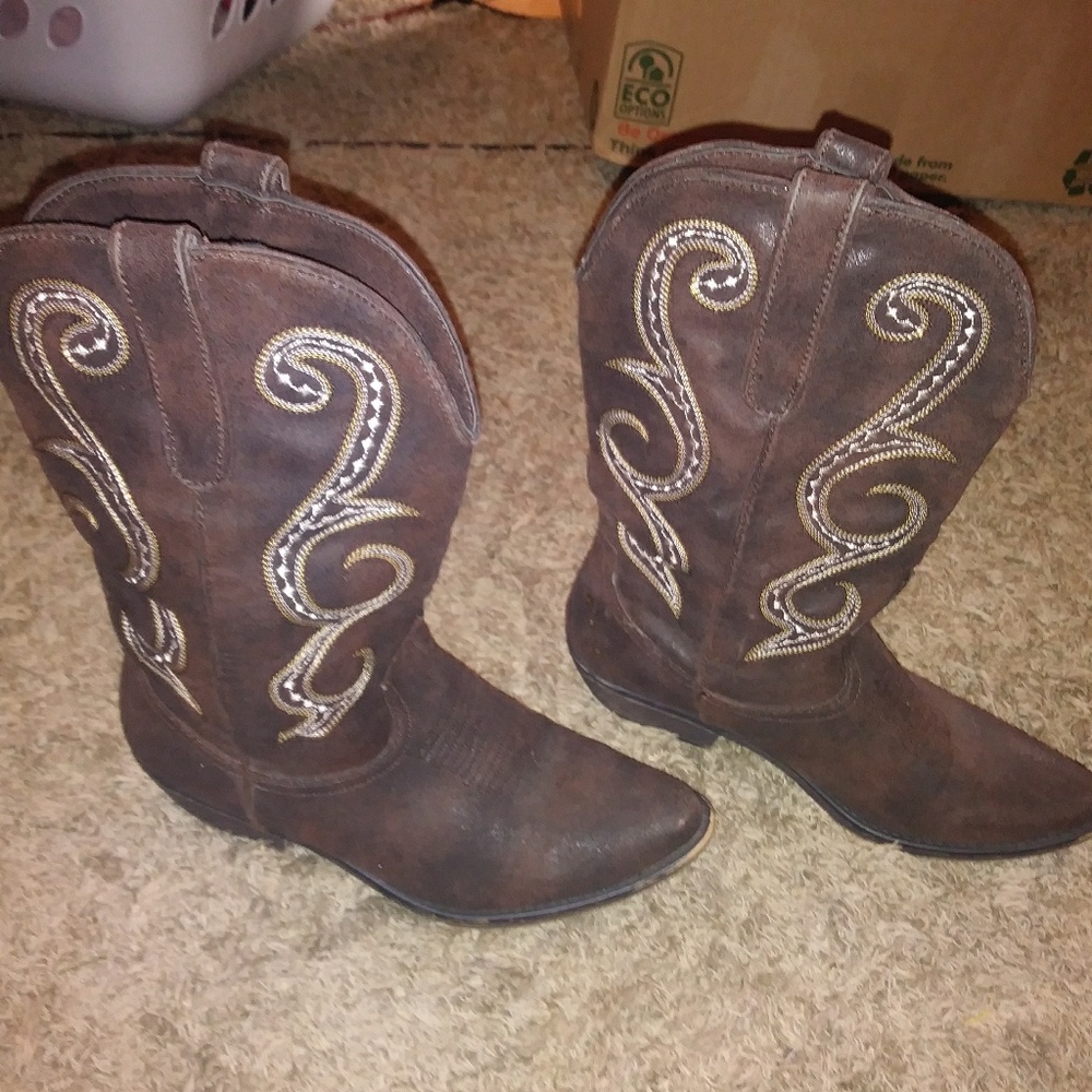 Womans American Rag Cowgirl boots size 7.5.